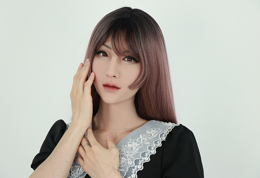 How to safely put on and store your silicone mask