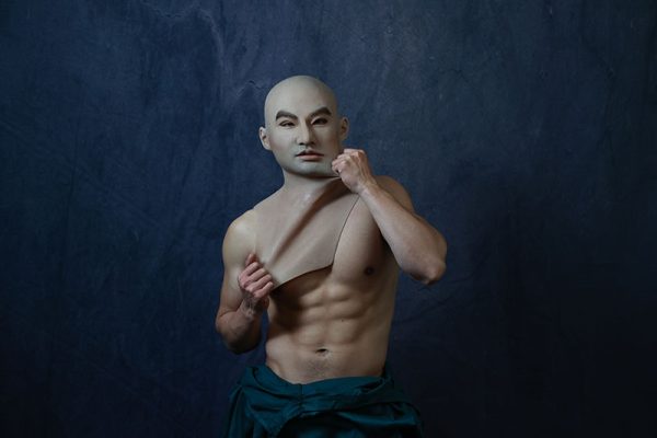 How to wear silicone mask in a proper way
