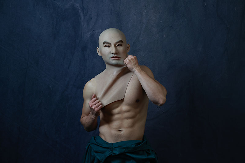 How to wear silicone mask for expressive freedom