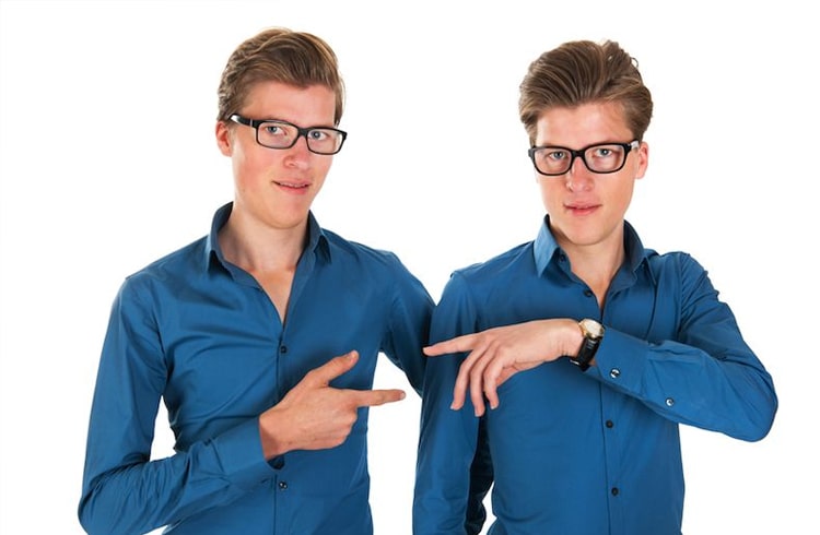 Twins Blind Dating 7 Guys Based on Their Outfits 