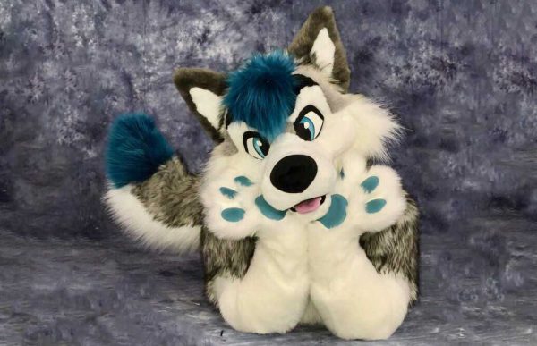 Fursuiter