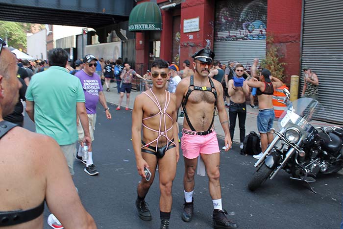 What Happens in Kink Events?