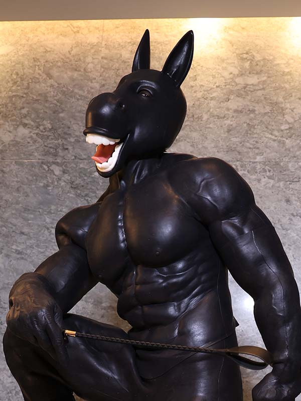 silicone-black-donkey-muscle-petsuit-set_03