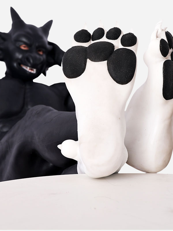 snowy-noir-pad-paws_10