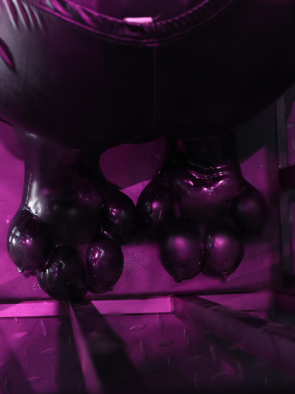 black-glossy-silicone-furry-feet-paws2_08