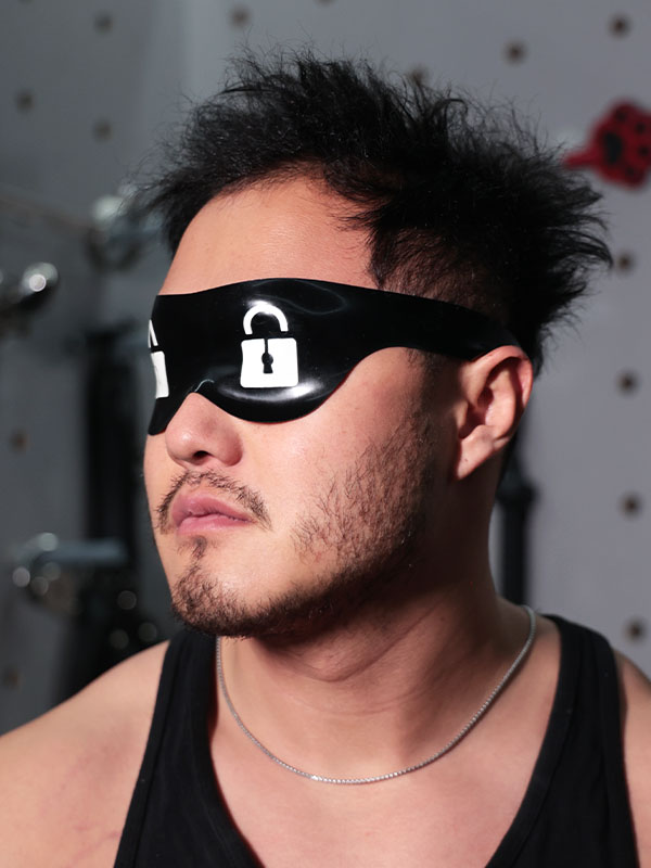 latex-blindfold-lock2_05