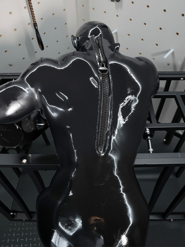 black-glossy-silicone-thor-muscle-petsuit-set-with-oversized-zipper2_09